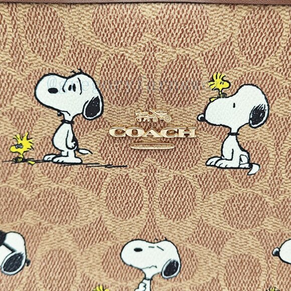 Coach X Peanuts tote In Signature Canvas With Snoopy Print - Picture 2 of 6
